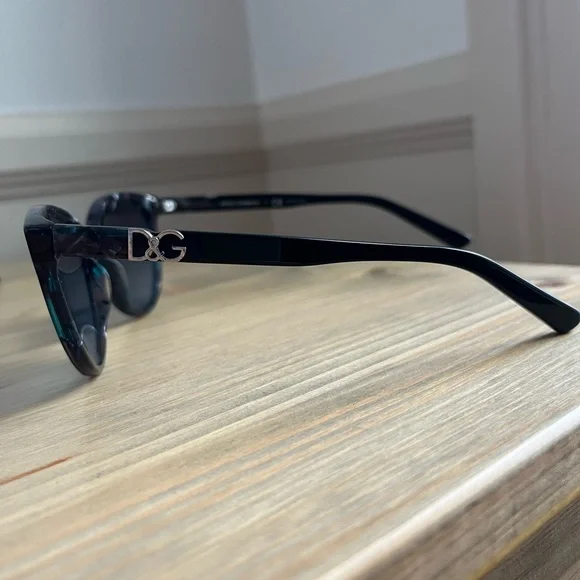 🇮🇹🐈‍⬛Dolce & Gabbana Women’s Sunglasses, Round Cat-Eye, with Original Case🐈‍⬛🇮🇹 - Picture 4 of 7